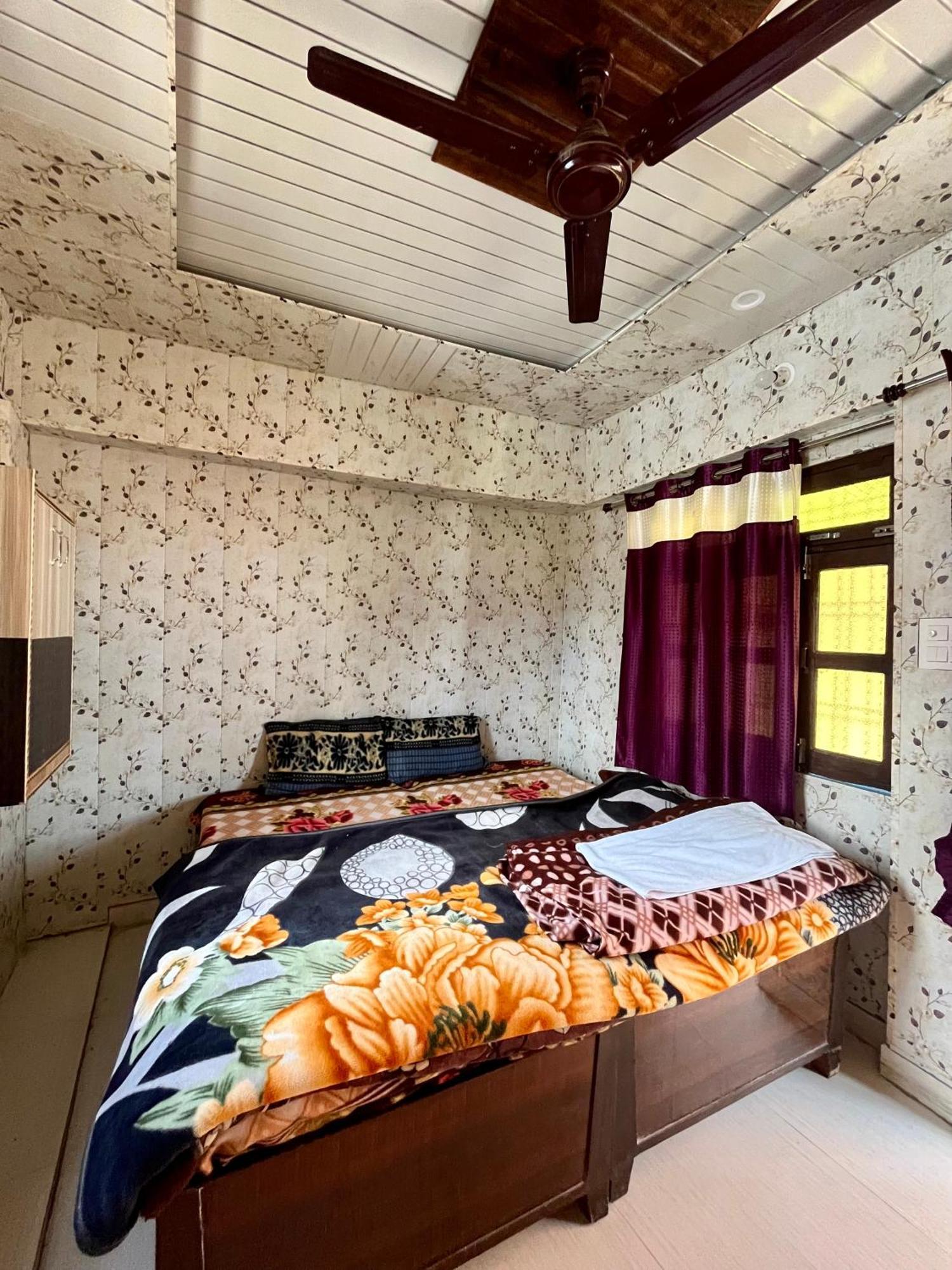 Astha Guest House Gopeshwar Екстер'єр фото