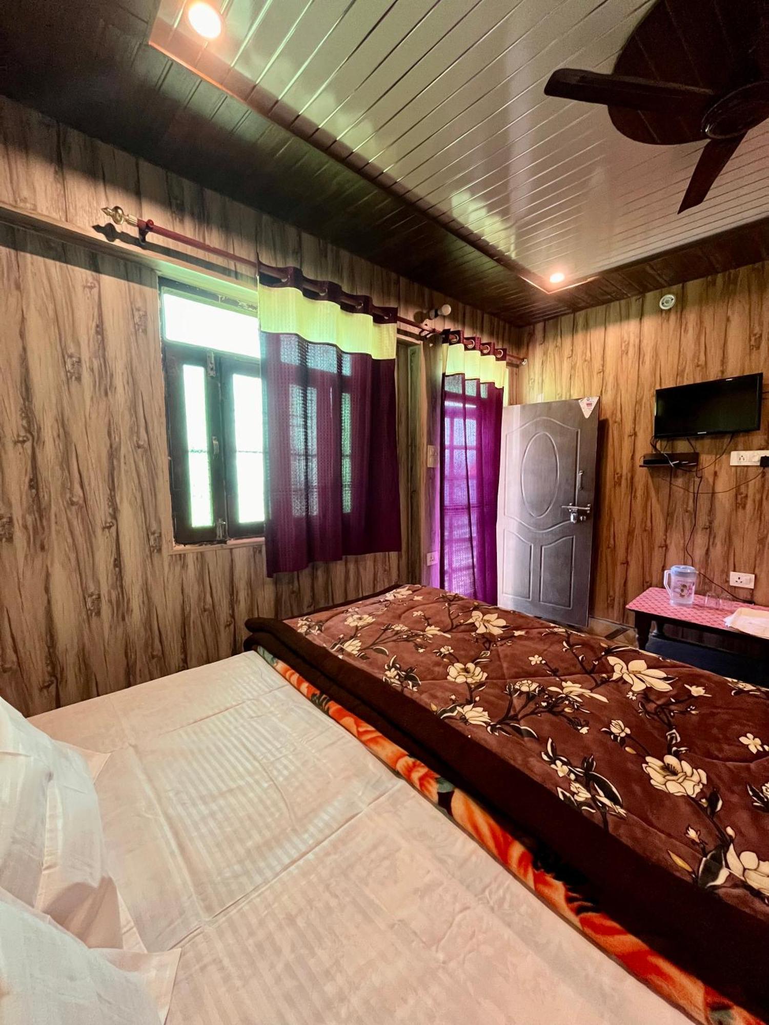 Astha Guest House Gopeshwar Екстер'єр фото