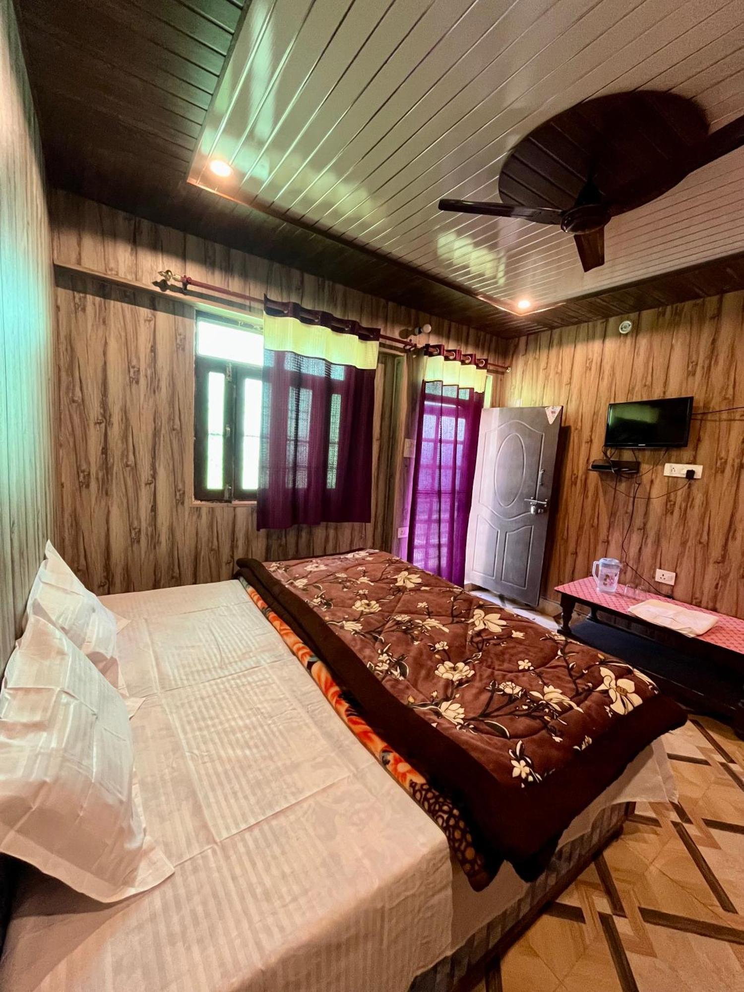 Astha Guest House Gopeshwar Екстер'єр фото
